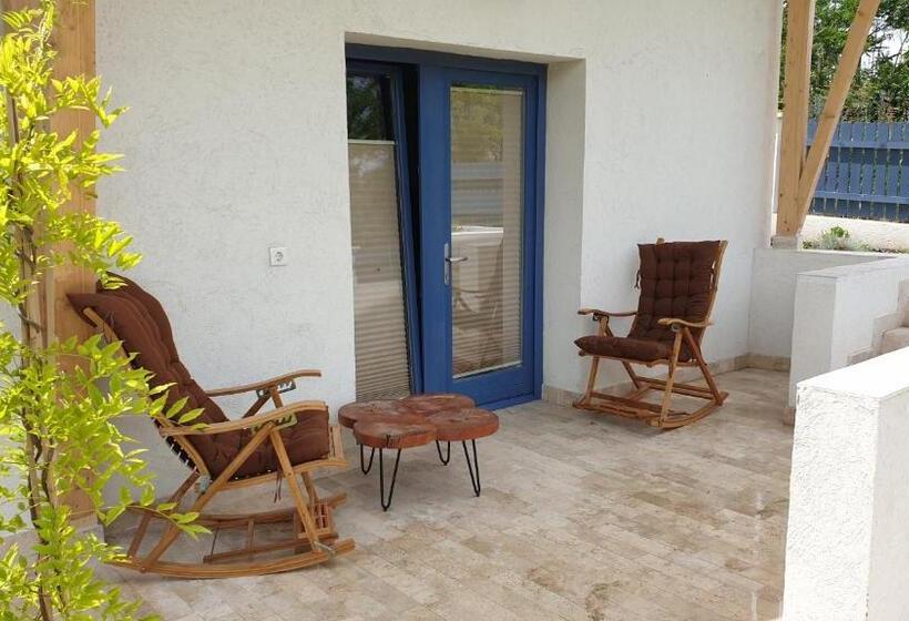 침실 1개 주택, Pensiunea Nest