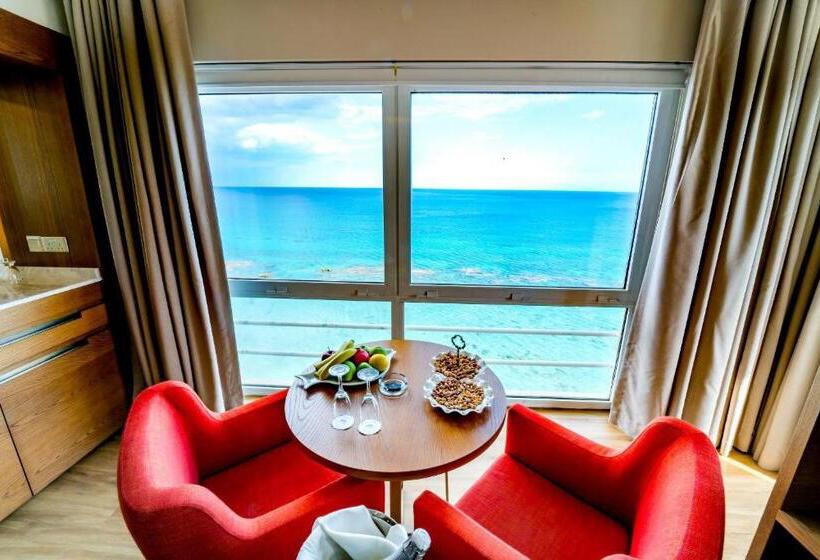 オーシャンビューデラックススイート, Salamis Bay Conti Hotel Resort & Spa & Casino