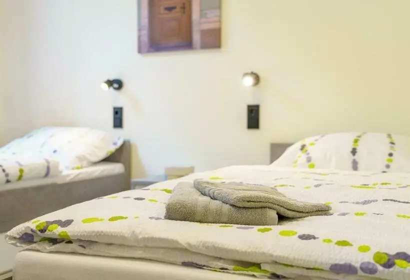 スタンダードルーム, Und Hostel Gleisbett