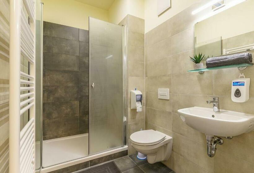 Четырехместный Номер Стандарт, Und Hostel Gleisbett