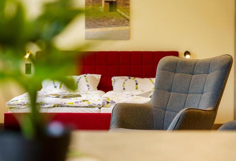 Четырехместный Номер Стандарт, Und Hostel Gleisbett