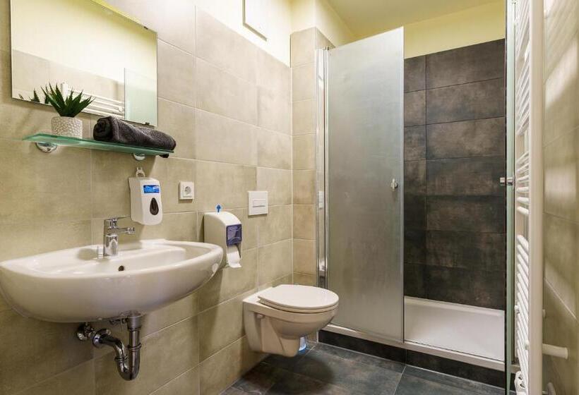 Четырехместный Номер Стандарт, Und Hostel Gleisbett