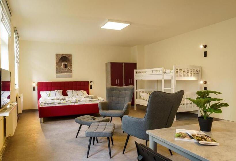 Четырехместный Номер Стандарт, Und Hostel Gleisbett