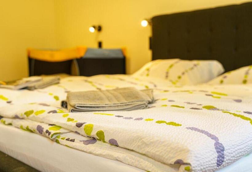 Номер Стандарт Трехместный, Und Hostel Gleisbett