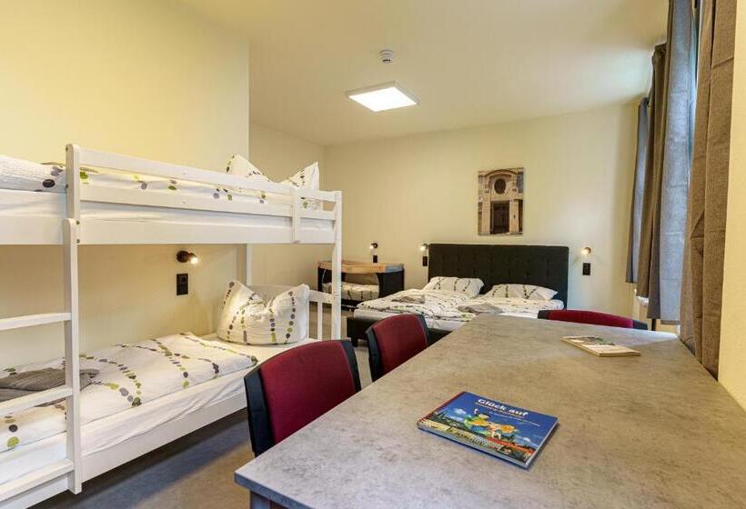 Номер Стандарт Трехместный, Und Hostel Gleisbett