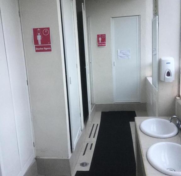 スタンダード４人部屋, Hostal Ciudad De Mexico