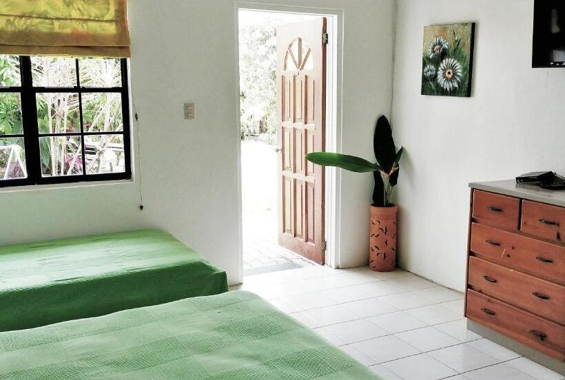 Habitación Triple Estándar, Bananaquit Near The Beach!