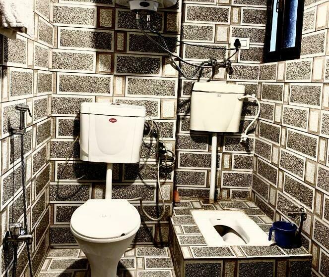 Standard Room King Size Bed, Crescent