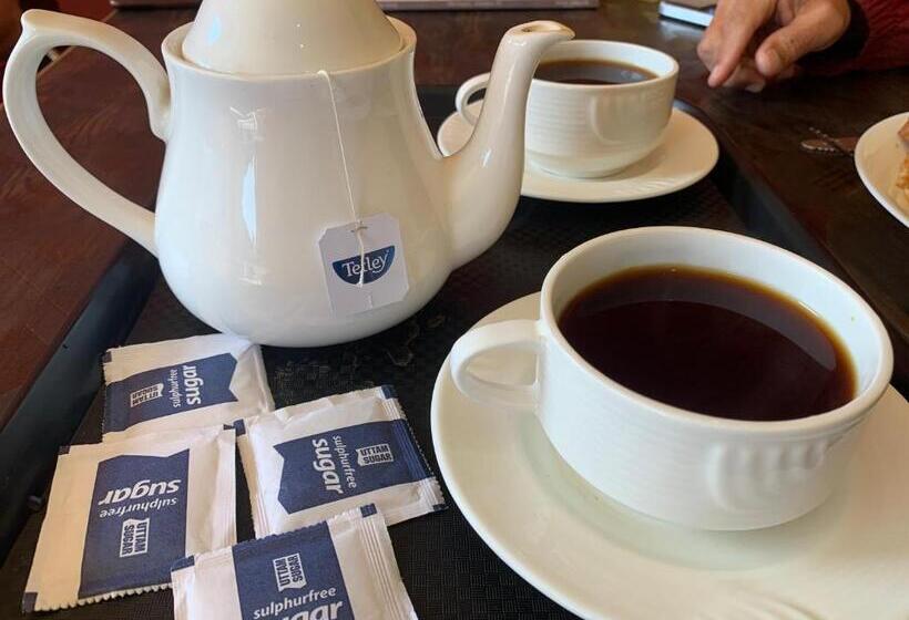 Standard Room King Size Bed, Crescent