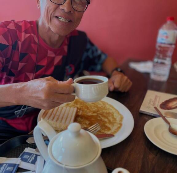 Standard Room King Size Bed, Crescent