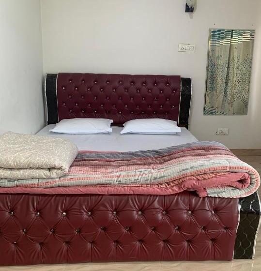 Standard Room King Size Bed, Crescent