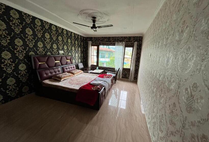 Standard Room King Size Bed, Crescent