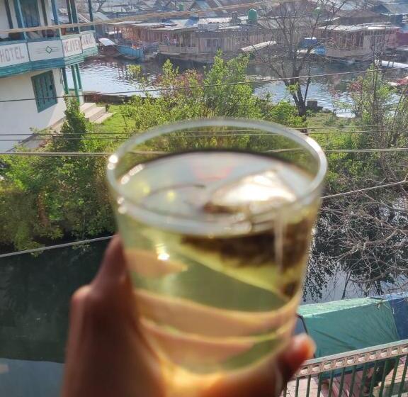 Standard Room King Size Bed, Crescent