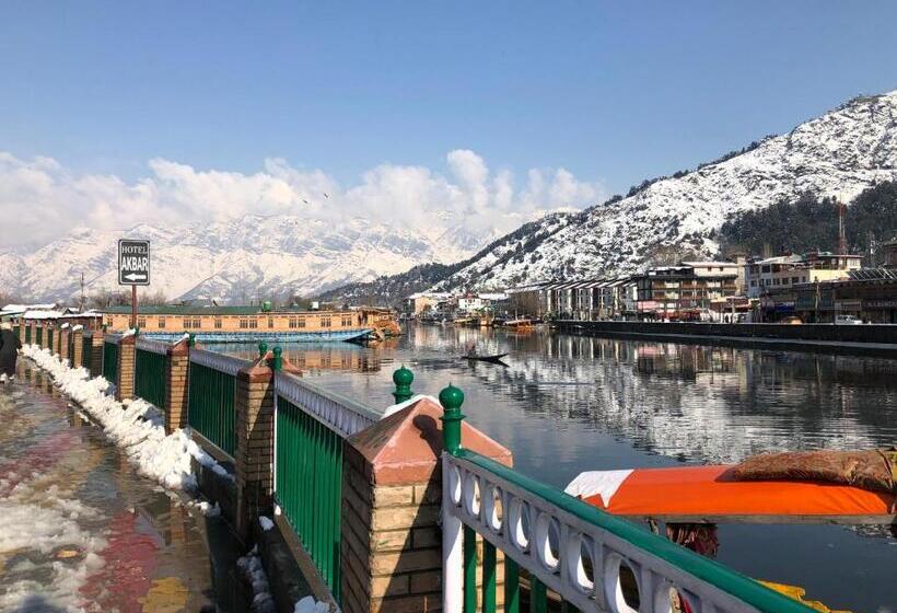 Standard Room King Size Bed, Crescent