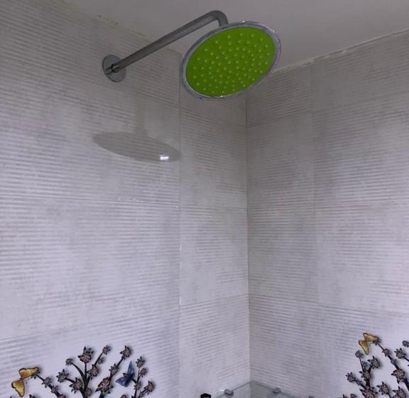 Standard Room King Size Bed, Crescent