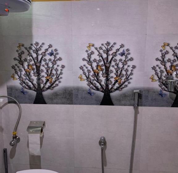 Standard Room King Size Bed, Crescent