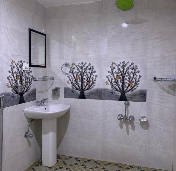 Standard Room King Size Bed, Crescent