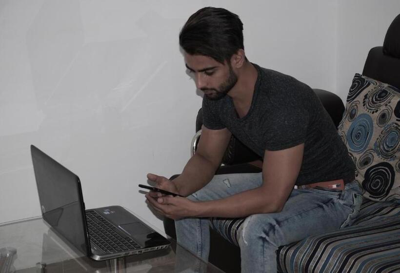 Standard Room King Size Bed, Crescent