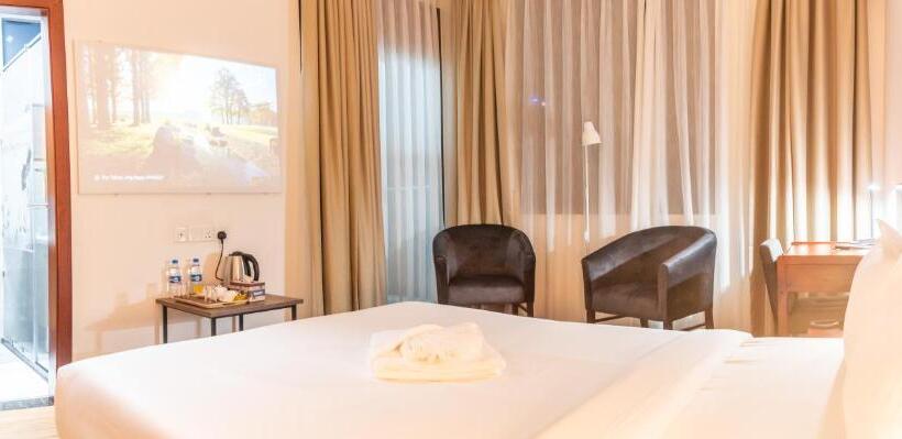 اتاق لوکس با بالکن, Pauraque Soho