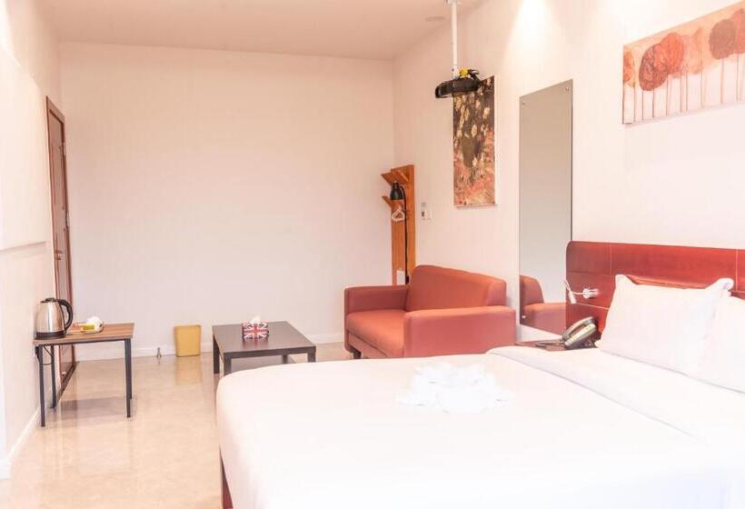 سوییت جونیور, Pauraque Soho