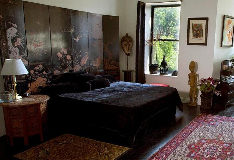 חדר סטודיו סטנדרד, The Gallery House