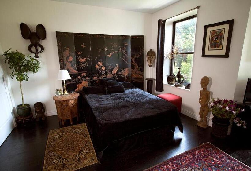 חדר סטודיו סטנדרד, The Gallery House