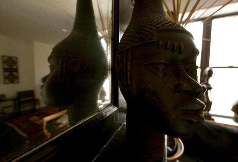 חדר סטודיו סטנדרד, The Gallery House