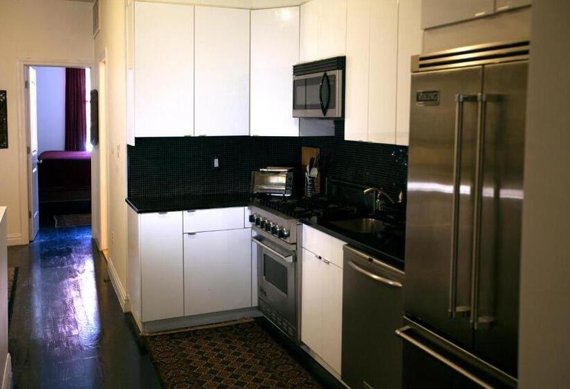 דירת שני חדרים, The Gallery House