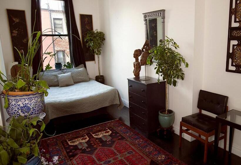 חדר סטודיו סטנדרד, The Gallery House