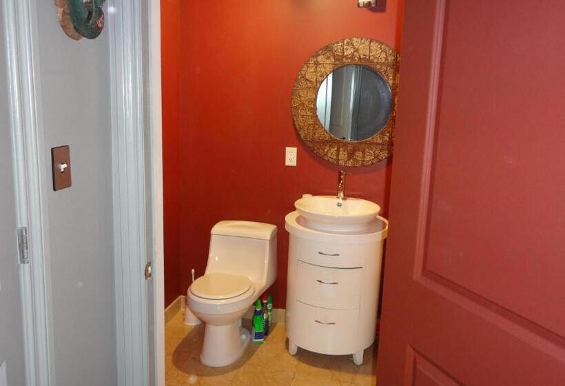 חדר סטודיו סטנדרד, The Gallery House