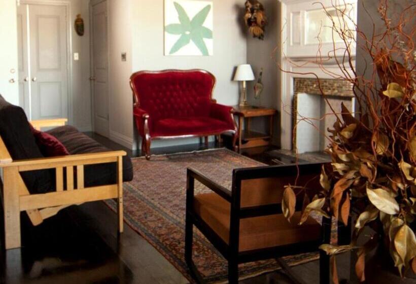 חדר סטודיו סטנדרד, The Gallery House