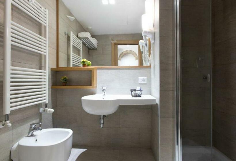 高级三人间, Euro