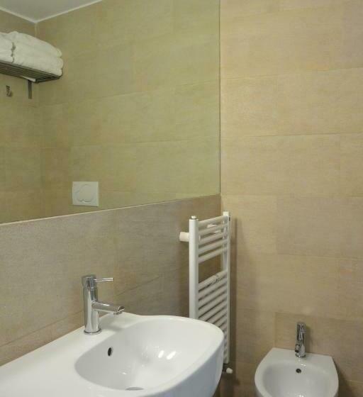 四人标准间, Euro