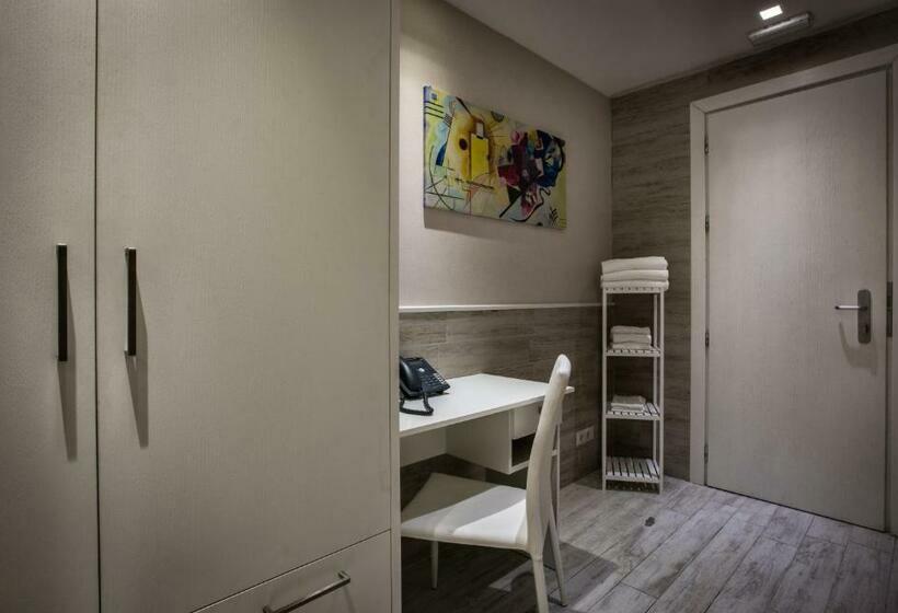 四人标准间, Euro