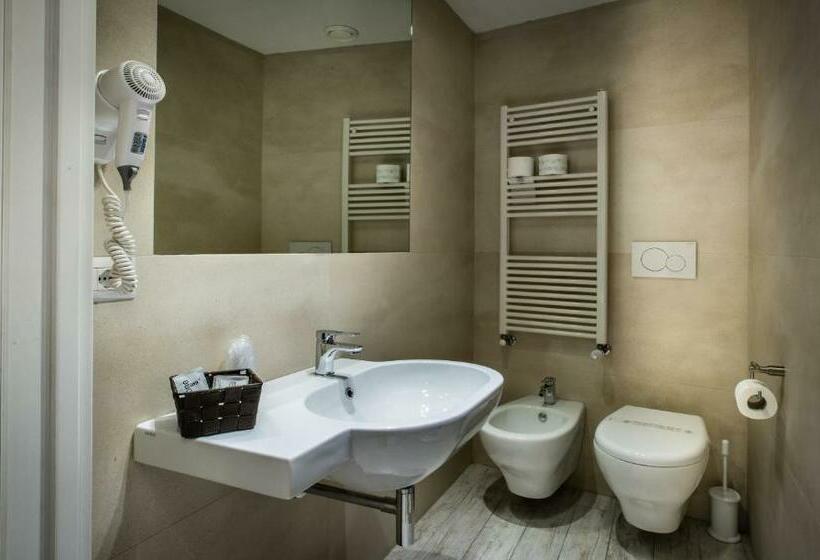 四人标准间, Euro