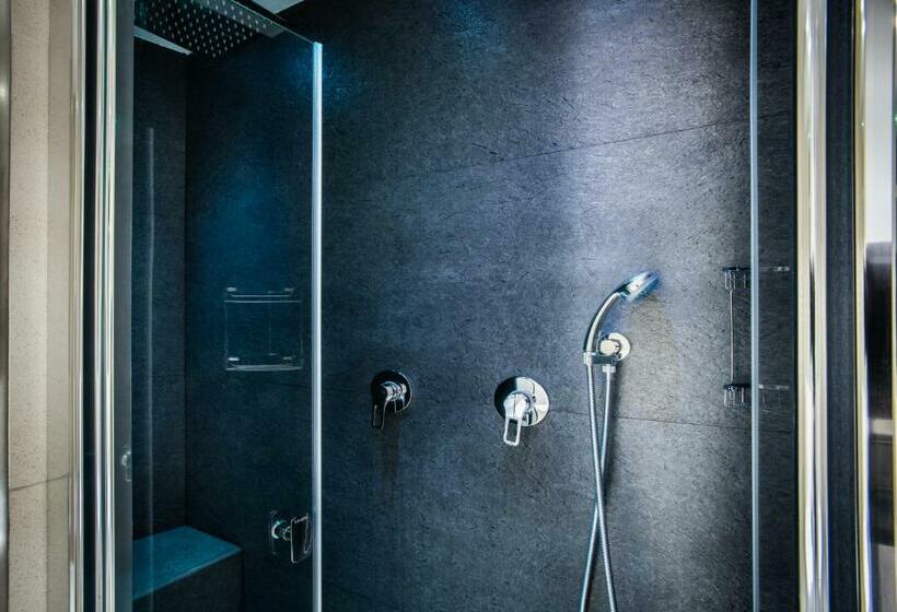 四人标准间, Euro