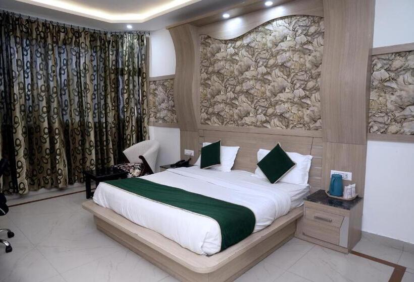 스탠다드 룸 킹사이즈 침대, Bhawani International