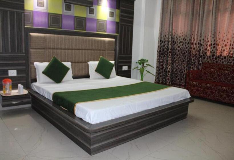 스탠다드 룸 킹사이즈 침대, Bhawani International