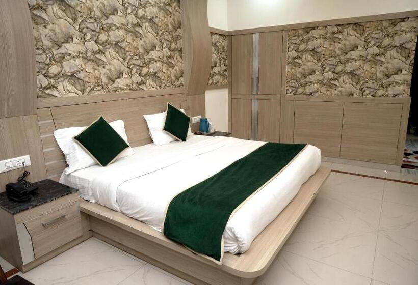 스탠다드 룸 킹사이즈 침대, Bhawani International