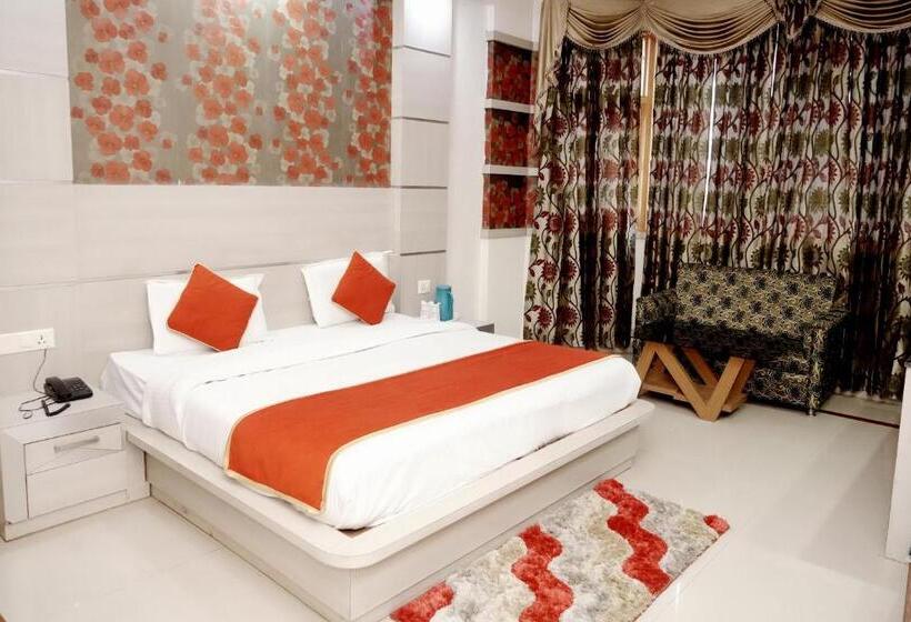 스탠다드 룸 킹사이즈 침대, Bhawani International