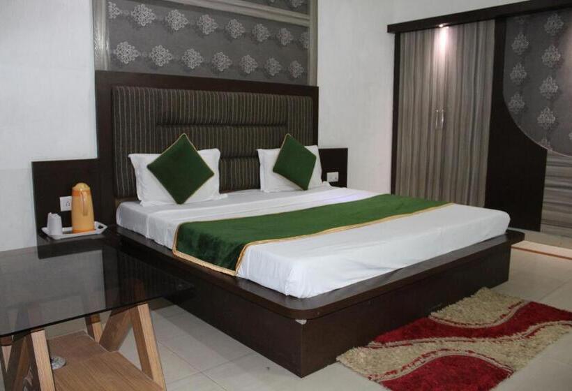 스탠다드 룸 킹사이즈 침대, Bhawani International