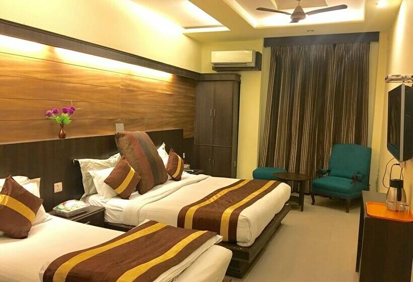 Номер Deluxe, Cj International