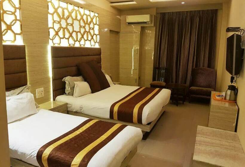 Номер Deluxe, Cj International