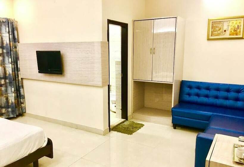 Номер Deluxe, Cj International