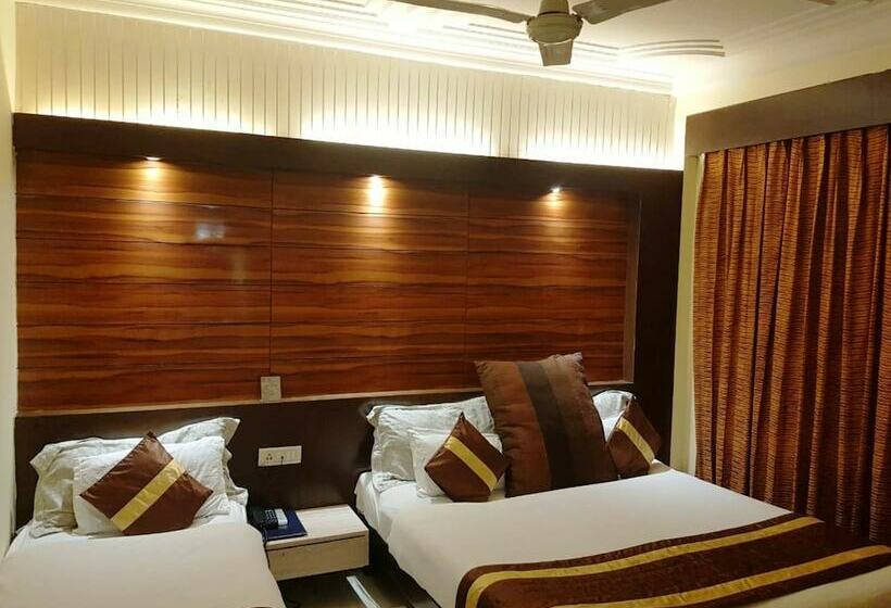 Номер Deluxe, Cj International