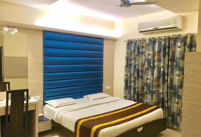 Трехместный Номер Deluxe, Cj International