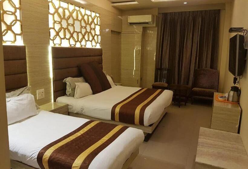 Трехместный Номер Deluxe, Cj International