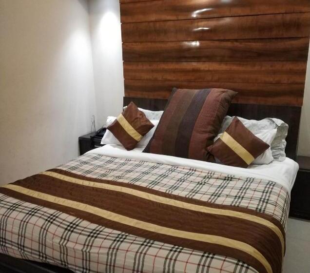 Номер Deluxe, Cj International