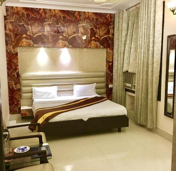 Номер Deluxe, Cj International