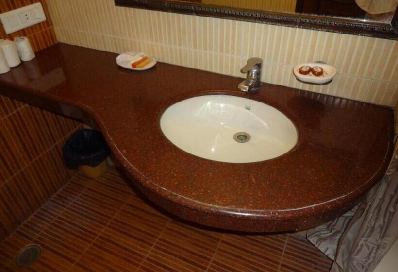 Люкс, Cj International